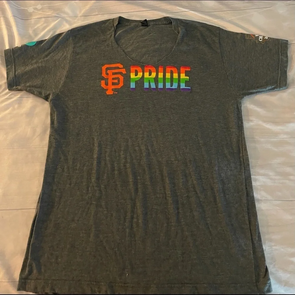 Rare SF Giants Pride Tee, Size Large